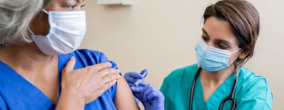 医护人员用疫苗管理医护人员。